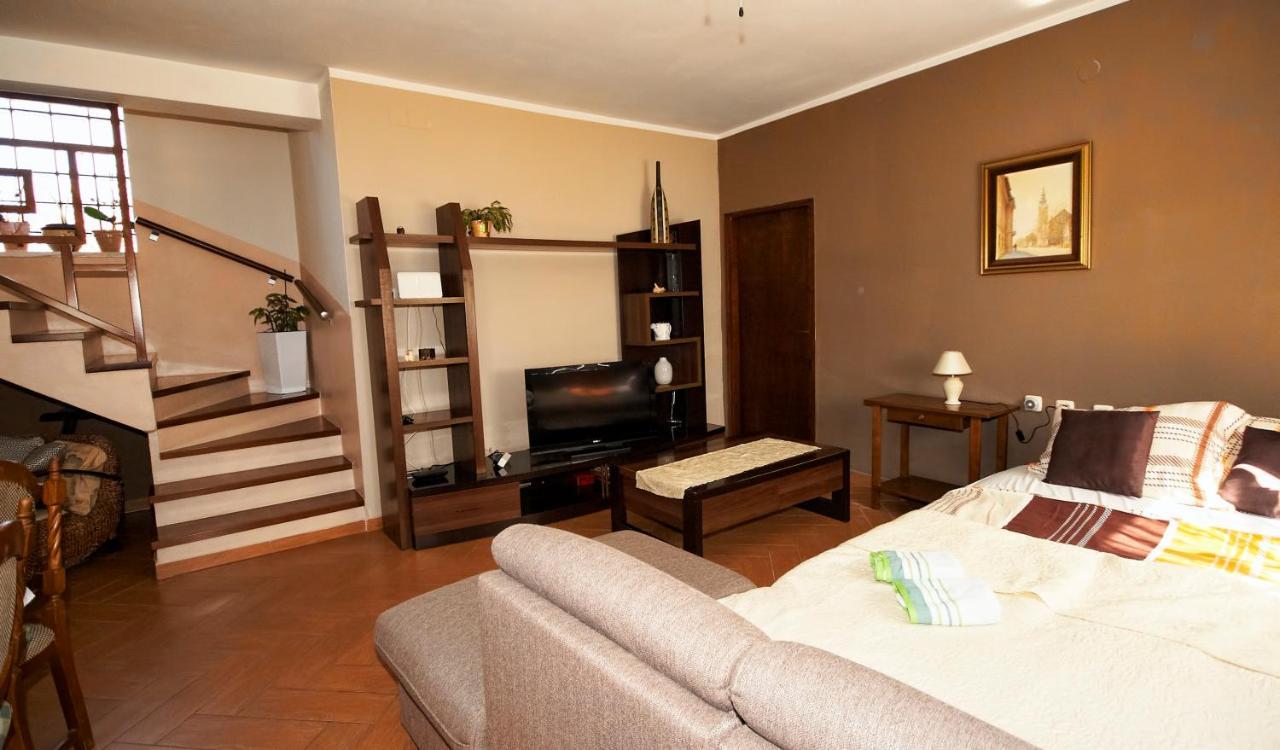 Green House Apartment Пула Екстериор снимка